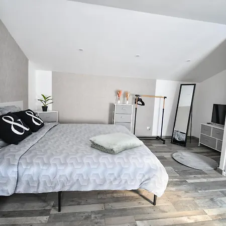 Lägenhet Republique Le Nid Douillet